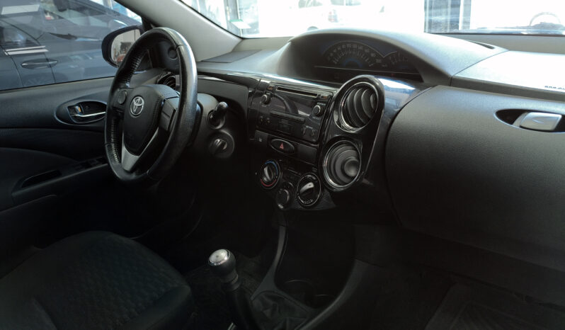 TOYOTA ETIOS XLS 1.5 5 PUERTAS lleno