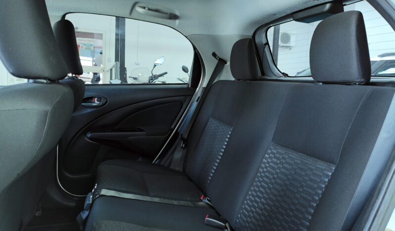 TOYOTA ETIOS XLS 1.5 5 PUERTAS lleno