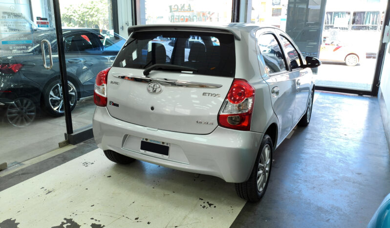 TOYOTA ETIOS XLS 1.5 5 PUERTAS lleno