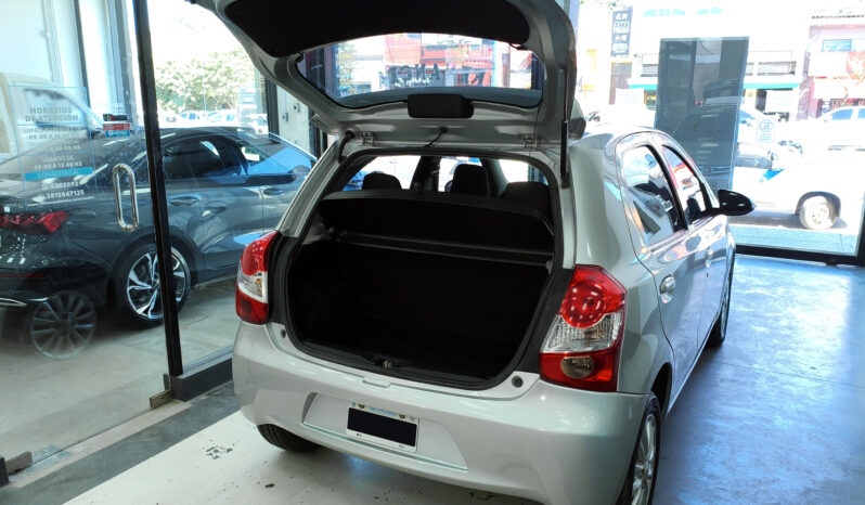 TOYOTA ETIOS XLS 1.5 5 PUERTAS lleno
