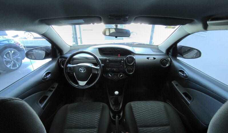TOYOTA ETIOS XLS 1.5 5 PUERTAS lleno