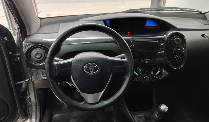TOYOTA ETIOS X 1.5 6M/T lleno