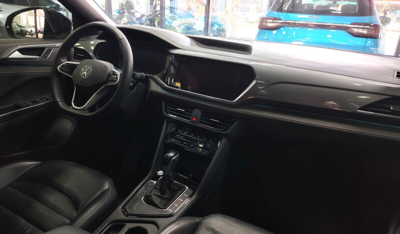 VOLKSWAGEN	TAOS HIGHLINE BI TONO 250 TSI AT lleno