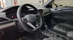 VOLKSWAGEN	TAOS HIGHLINE BI TONO 250 TSI AT lleno