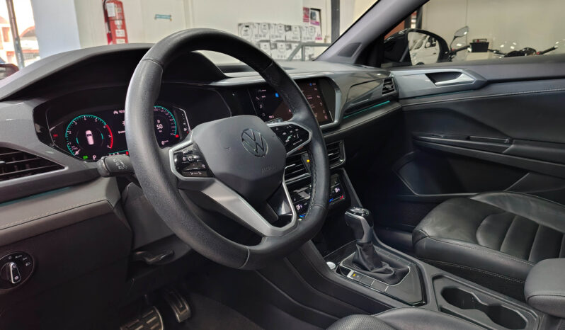 VOLKSWAGEN	TAOS HIGHLINE BI TONO 250 TSI AT lleno