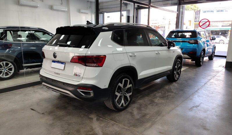 VOLKSWAGEN	TAOS HIGHLINE BI TONO 250 TSI AT lleno