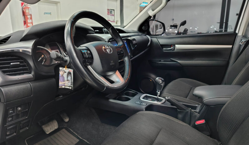 TOYOTA HILUX 4X2 DC SRV 2.8 TDI 6 AT lleno