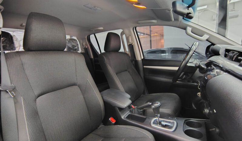 TOYOTA HILUX 4X2 DC SRV 2.8 TDI 6 AT lleno