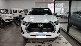 TOYOTA HILUX 4X2 DC SRV 2.8 TDI 6 AT