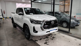 TOYOTA HILUX 4X2 DC SRV 2.8 TDI 6 AT